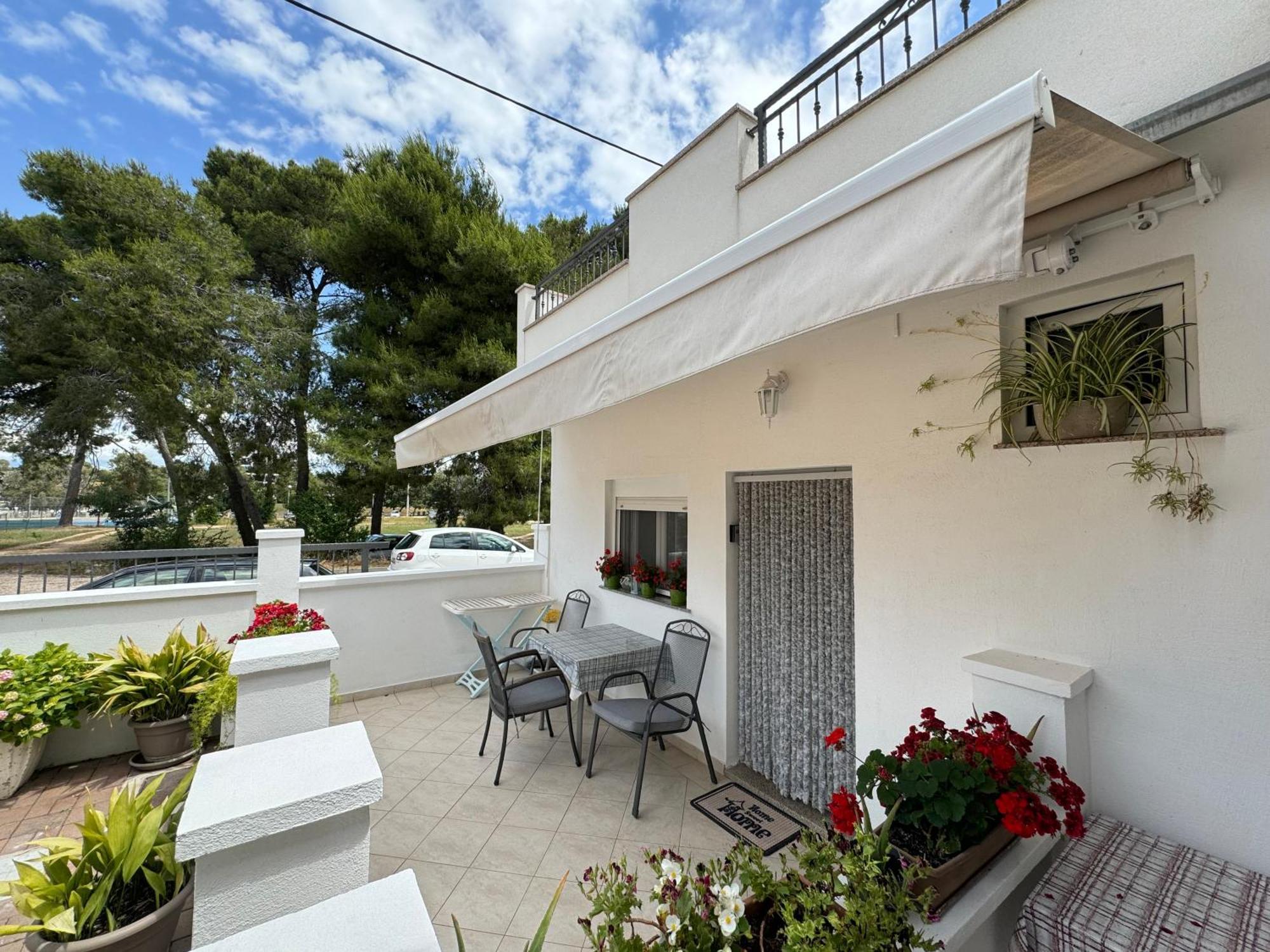 Studio Apartments With Terrace Near Sea - Angela'S Apartments Zadar Extérieur photo